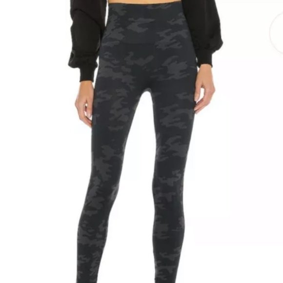 Spanx Look At Me Now Camo Leggings Medium - Picture 2 of 8